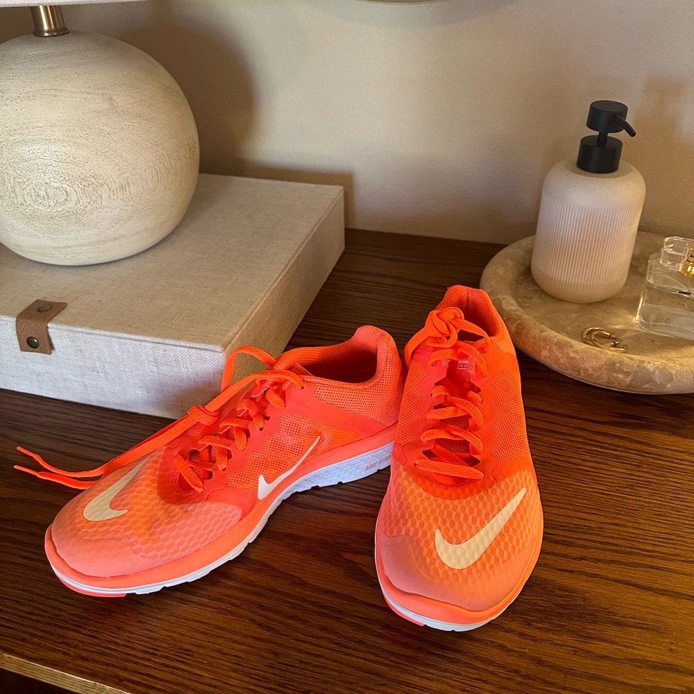 Nike fitsole running shoes. Only worn once